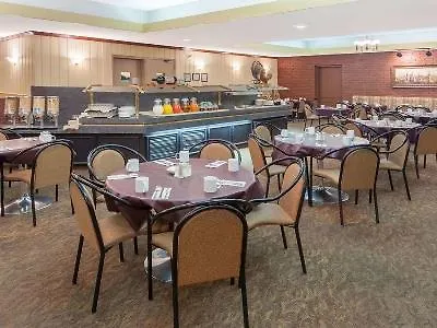 Hotel Ramada Plaza By Wyndham Calgary Downtown