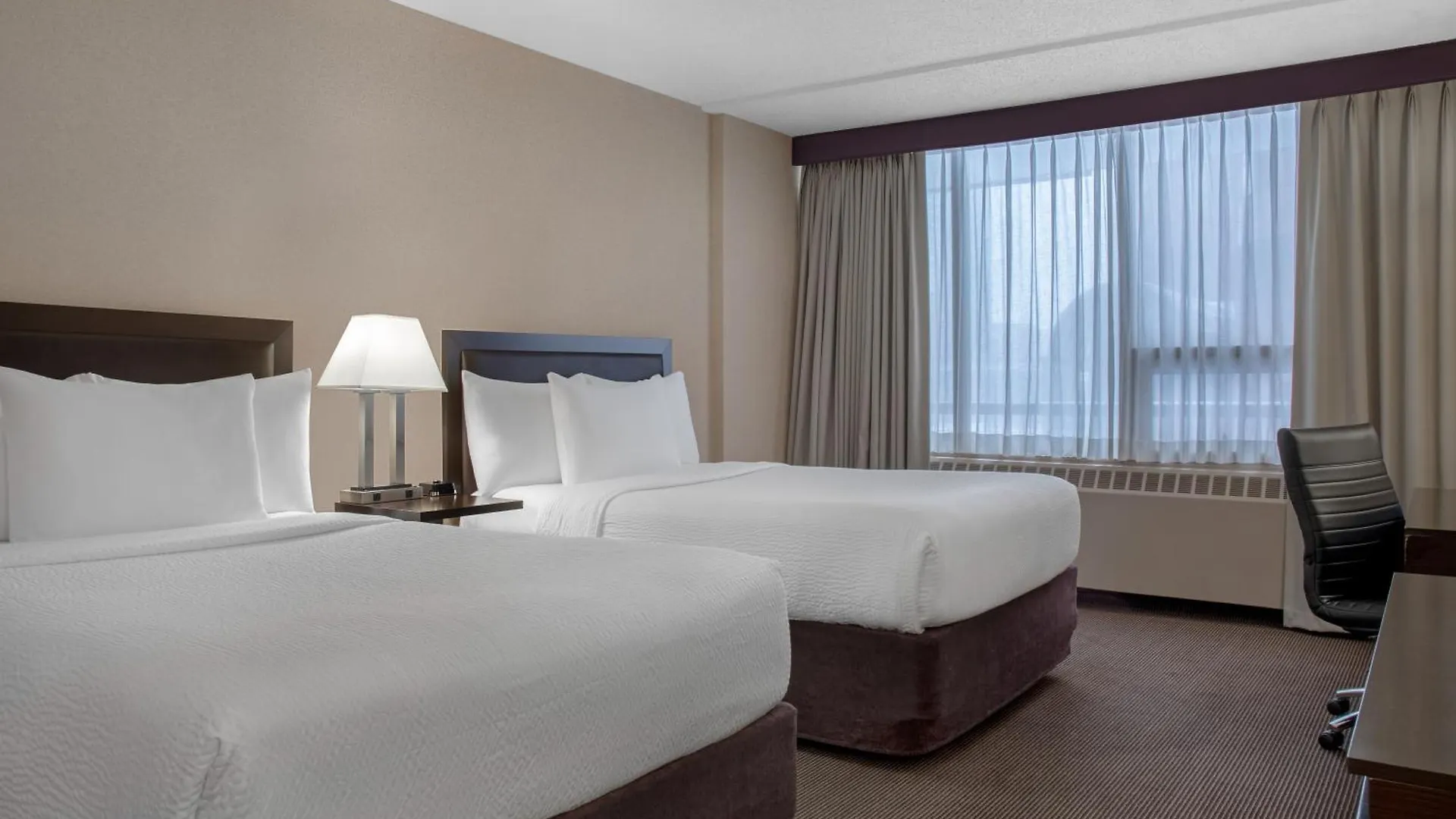 Hotel Ramada Plaza By Wyndham Calgary Downtown