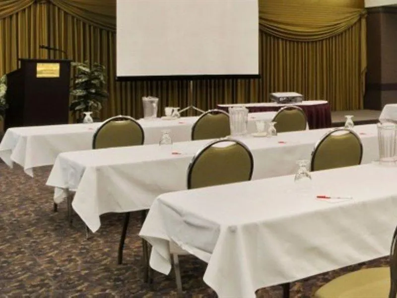 Ramada Plaza By Wyndham Calgary Downtown Hotel