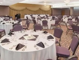 Ramada Plaza By Wyndham Calgary Downtown Hotel